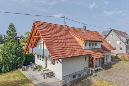 Haus zum Kaufen in Eschbronn-Locherhof 450.000,00 € 131 m²