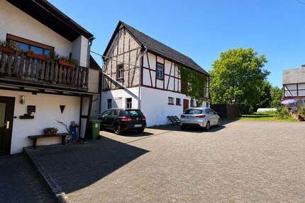 Haus zum Kaufen in Dickenschied 197.000,00 € 179 m²