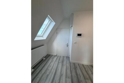 Helle Dachgeschosswohnung - 650,00&nbsp;EUR Kaltmiete, ca.&nbsp; 76,00&nbsp;m&sup2; in Hameln (PLZ: 31789) Kernstadt