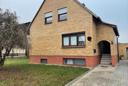 Freistehendes Einfamilienhaus mit Garten, Pool und Garage - Warberg