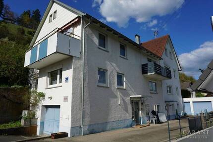 Zweifamilienhaus mit Garten, toller Aussicht und vielseitigen Nutzungsmöglichkeiten in Epfendorf