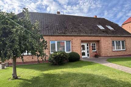 Haus zum Kaufen in Leussow 207.000,00 € 180 m²