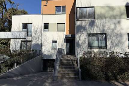 Wohnung zum Mieten in Berlin-Zehlendorf 2.120,63 € 130.34 m²