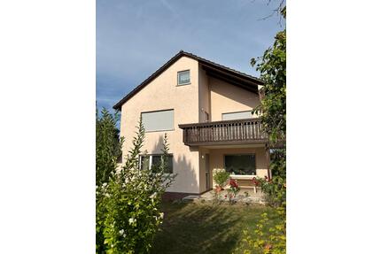 Freistehendes Mehrfamilien-Wohnhaus mit Doppelgarage - Steinfeld