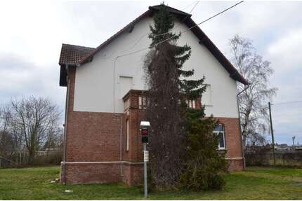 Haus zum Kaufen in Halle 460.000,00 € 405 m²