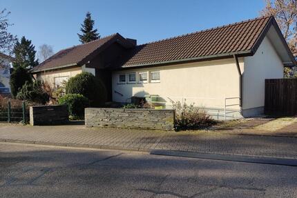 Bungalow in exklusiver Wohnlage von Lorsch mit großem Garten un