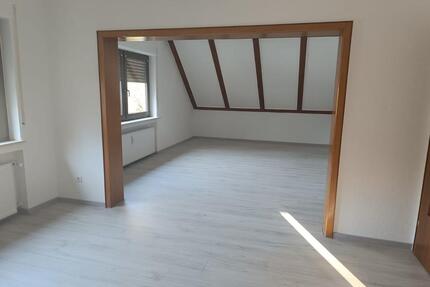 Helle Dachgeschosswohnung in 56271 Isenburg - Kleinmaischeid