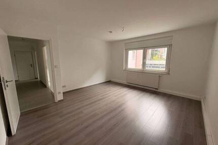 Großzügig geschnittene, helle 2-Zimmer-Wohnung mit Wintergartenbalkon - Stadtteil Rennweg - Nürnberg