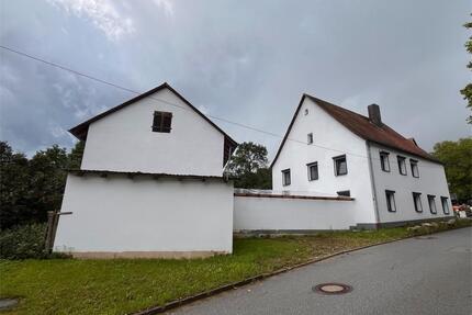 EinfamilienhausBauernhaus mit großem Grundstück, Scheune & Stall - Altdorf bei Nürnberg