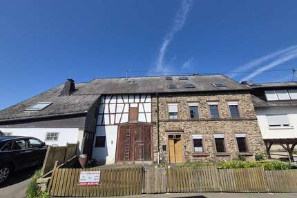 Haus zum Kaufen in Starkenburg 220.000,00 € 190.26 m²