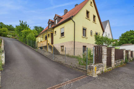 Charmantes Einfamilienhaus mit Scheune und großem Grundstück in Versbach - Würzburg / Versbach