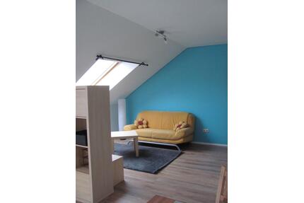 Charmante 1-Zimmer-Dachgeschosswohnung - voll möbliert - Augsburg Bärenkeller