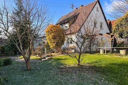 Einfamilienhaus mit großem Garten in ruhiger Lage – Adelsried