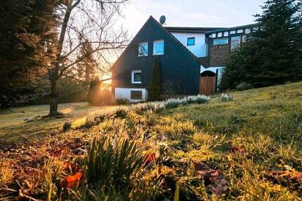 Für Naturliebhabe Ein- Zweifamilienhaus mit parkähnlichen Garten - Morsbach