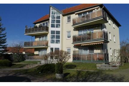 Moderne und helle 4-Raumwohnung mit Balkon, Keller und PKW-Stellplatz - Gräfenhainichen