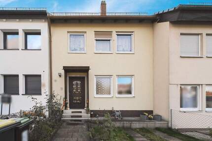 Familienfreundliches Reihenmittelhaus in 90449 Nürnberg-Gebersdorf - Wohlfühlen auf allen Ebenen