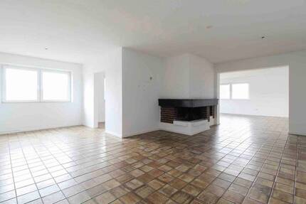 Zentral gelegen: 4,5-Zimmer-Wohnung mit Balkon, Stellplatz & Fußbodenheizung - provisionsfrei - Halle (Westfalen)