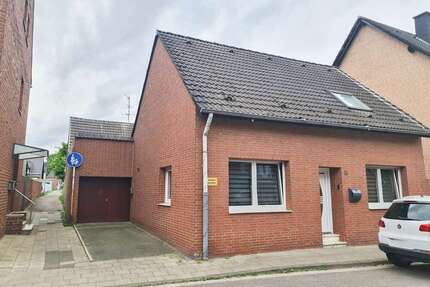 Haus zum Kaufen in Neuss 390.000,00 € 208 m²