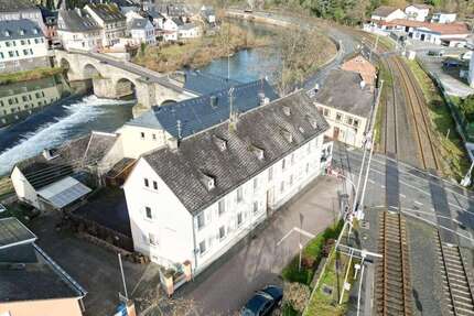 Haus zum Kaufen in Runkel 360.000,00 € 290 m²