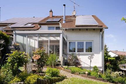 Helle, gepflegte Doppelhaushälfte im Top-Zustand mit Wintergarten und Einliegerwohnung - Oberdischingen