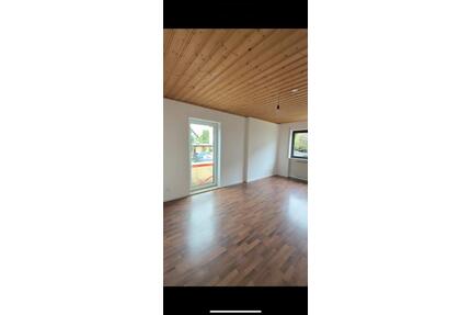 Charmante 1-Zimmer-Erdgeschosswohnung mit eigenem Gartenanteil - Karlsfeld