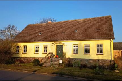 Bezugsfertiger Dreiseitenhof mit Glasfaser, Werkstatt & 2.000 m² - Penkun