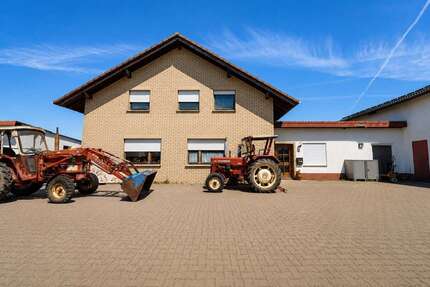 Haus zum Kaufen in Brakel Gehrden 430.000,00 € 231 m² - Brakel / Gehrden