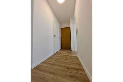 Wohnung zum Kaufen in Hohenstein-Ernstthal 69.900,00 € 57.1 m²