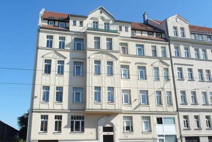 Ab August 2026: Hübsche 2-Zimmer-Dachwohnung mit halboffener Küche, Mini-Dachterrasse und Dusche - Leipzig Zentrum-Nord