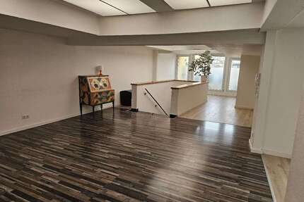 Haus zum Kaufen in Krefeld 479.000,00 € 275 m²