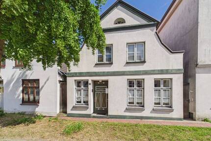 Familienglück im Altbaucharme: Kernsaniert, modernisiert und mit Garten in Bad Oldesloe!