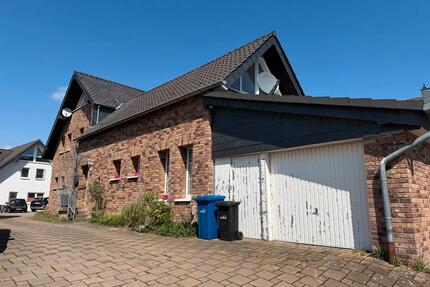 ** Doppelhaushälfte mit Altbaucharme und Garage in Leverkusen Neuenhaus