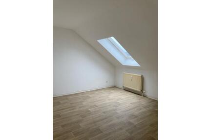 Helle Dachwohnung mit Wohnberechtigungsschein – Sofort einziehen & wohlfühlen - Stadtilm