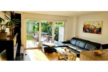 Moderne 2-Zimmer-Wohnung mit Garten, EBK & unverbaubarem Blick - Tamm