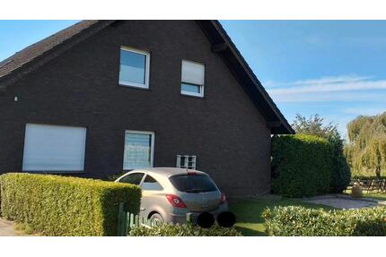 Wohnung (in zwei Fam.-Haus, OG) zu vermieten - Friedeburg