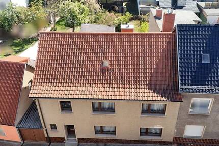 Platz für die ganze Familie - Zweifamilienhaus zentral und ruhig gelegen - Burg