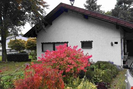 Wohnhaus in ruhiger Lage großer Garten mit Bachlauf - Niederzissen