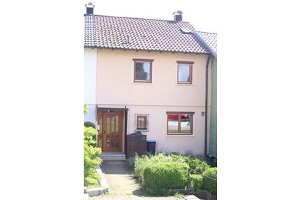 Attraktives Reihenhaus mit Wintergarten, Garage und Stellplatz - Engstingen