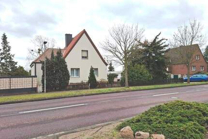 Einfam.-Haus mit Garten und Nebengelass in Gommern OT Menz !