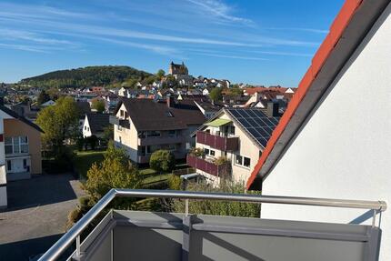 Helles Dachgeschoss mit Sonnenbalkon in Petersberg