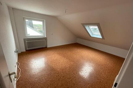 Helle, frisch renovierte 3-ZKB-Dachgeschosswohnung zu vermieten - Hohenstein