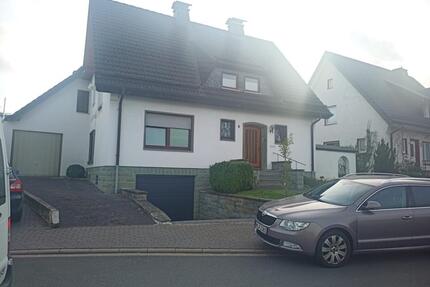 Zweifamilienhaus mit großem Anbau in Warstein