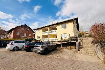 Gepflegte 3-Zimmer-Dachgeschoss Eigentumswohnung mit Loggia und Stellplatz in Northeim-Hillerse
