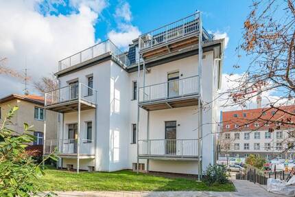 Kernsanierte 3 Zimmerwohnung mit Balkon - Berlin Zehlendorf
