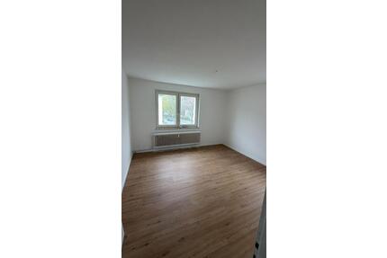 Helle 3-Zimmer-Wohnung mit Laminatboden in Detmold
