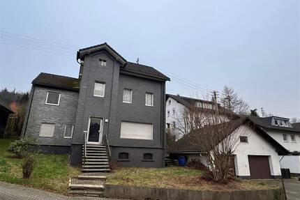 Renovierungsbedürftiges Zwei-Familienhaus in Welschen Ennest! - Kirchhundem
