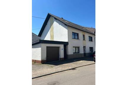 Renovierungsbedürftiges einseitig angebautes 1 FH mit Ausbaupotenzial in 66589 Merchweiler