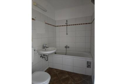 Kleine Miete für viel Wohnraum! 3 -Räume + Badewanne + Balkon - Stendal
