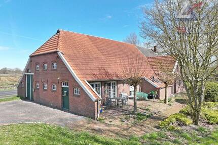 Ostfriesisches Bauernhaus-tolles Grundstück mit Backhaus und altem Baumbestand - Wiesmoor / Voßbarg