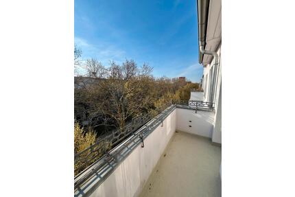 Altbau Schillerkiez 45qm saniert,71qm unsaniert,Balkonmaklerfrei - Berlin Neukölln
